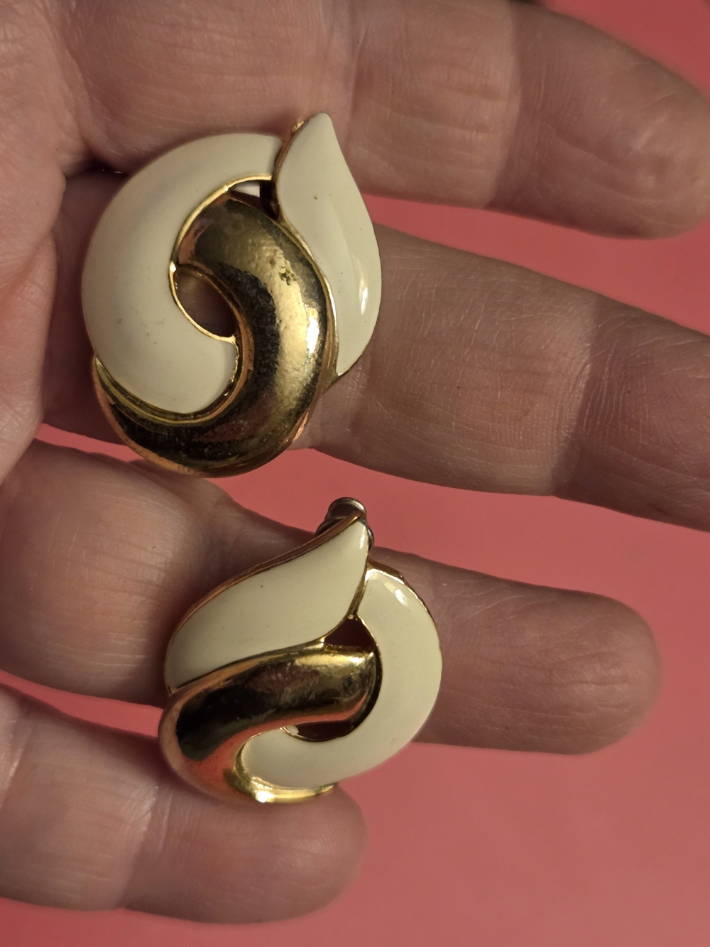 Gold and Cream Swirl Clip-On Earrings - Women's Fashion Jewelry VINTAGE